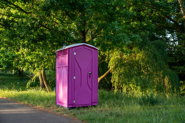 Best Portable bathroom rental  in Indnola, IA